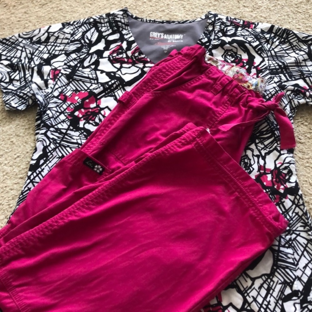 Greys Anatomy Rose Scrub top and Koi Scrub Pants